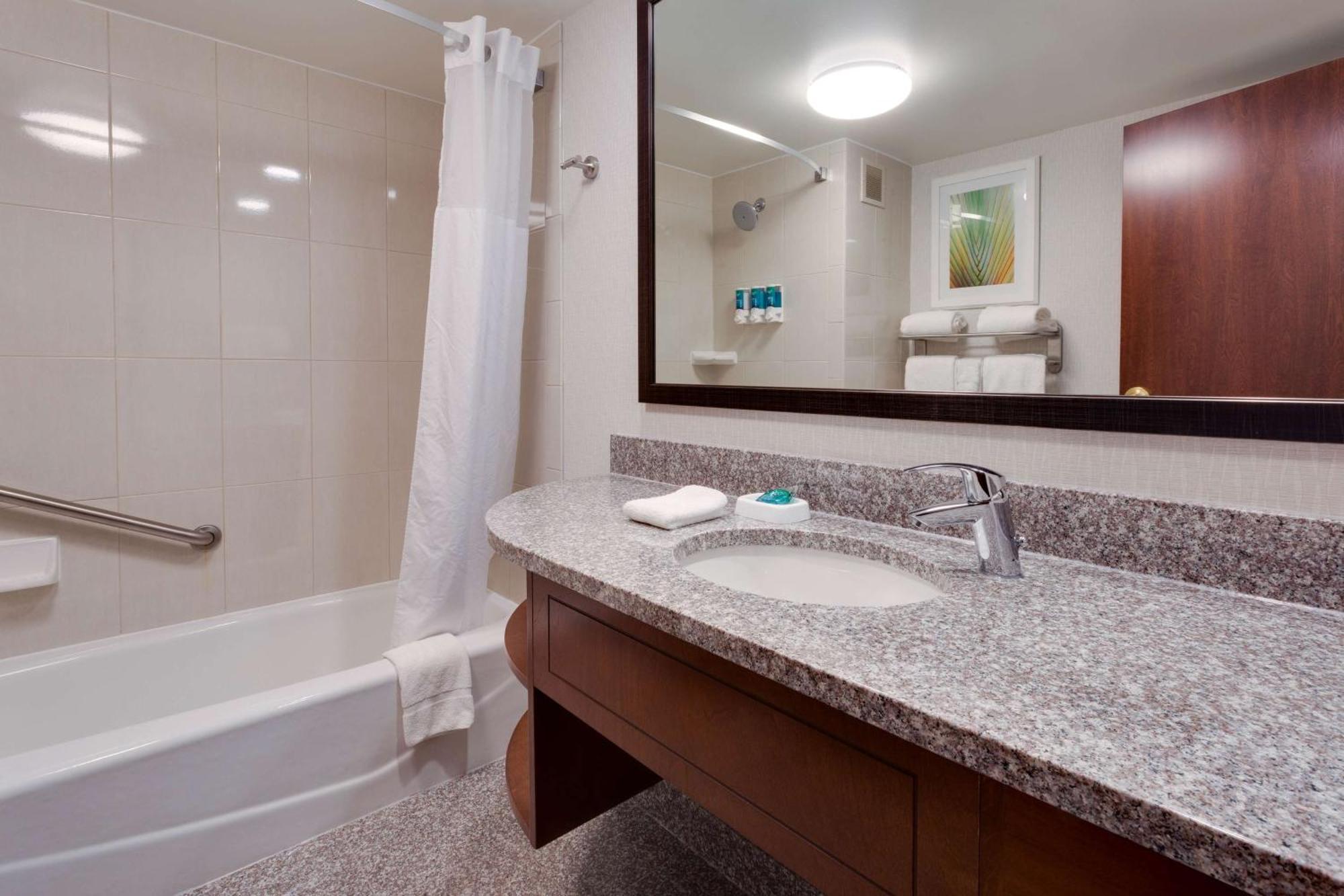 Drury Inn & Suites Columbia Stadium Boulevard エクステリア 写真