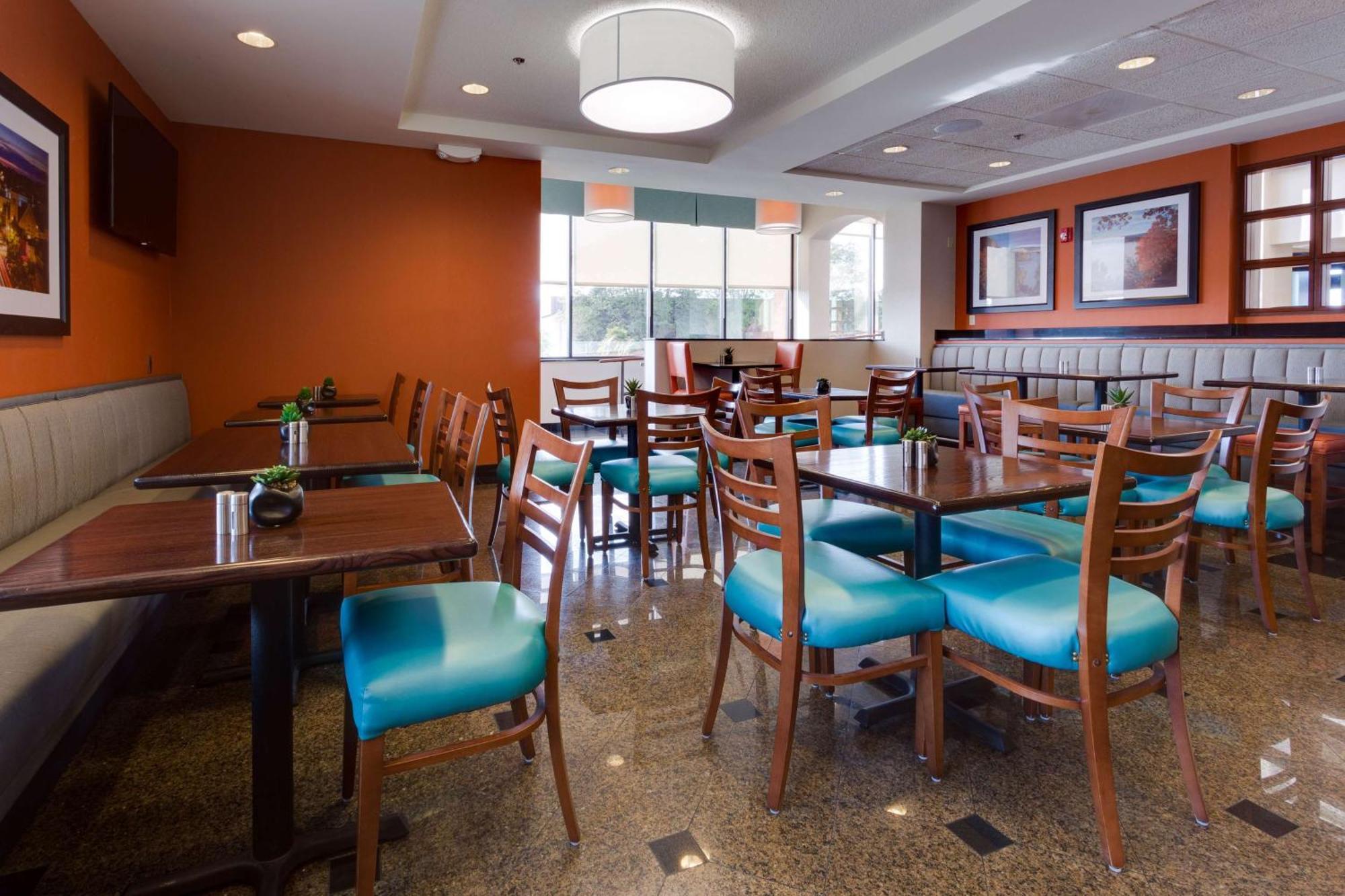 Drury Inn & Suites Columbia Stadium Boulevard エクステリア 写真