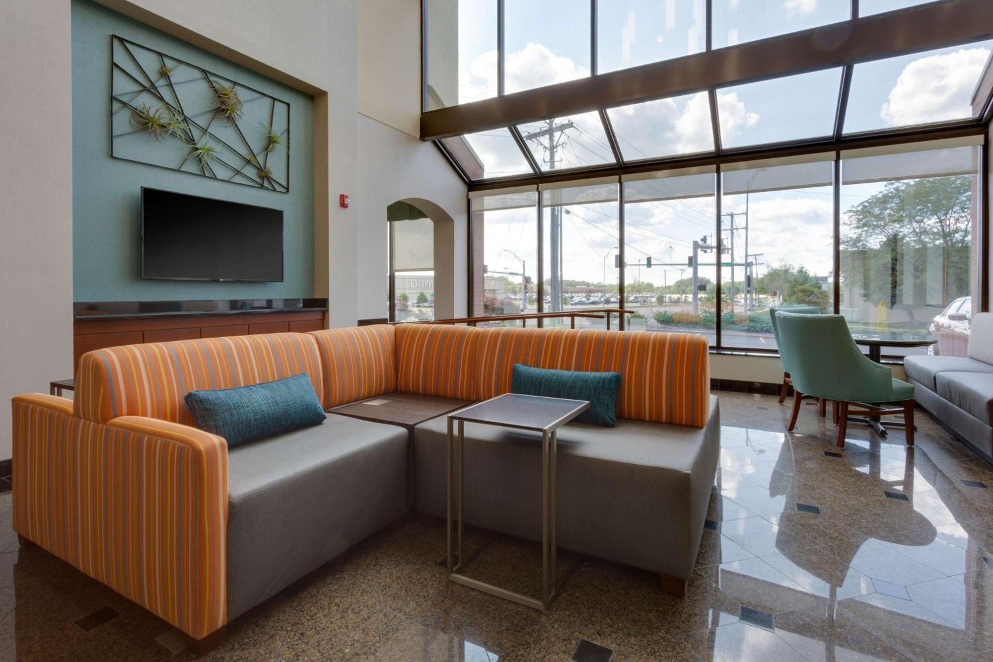 Drury Inn & Suites Columbia Stadium Boulevard エクステリア 写真