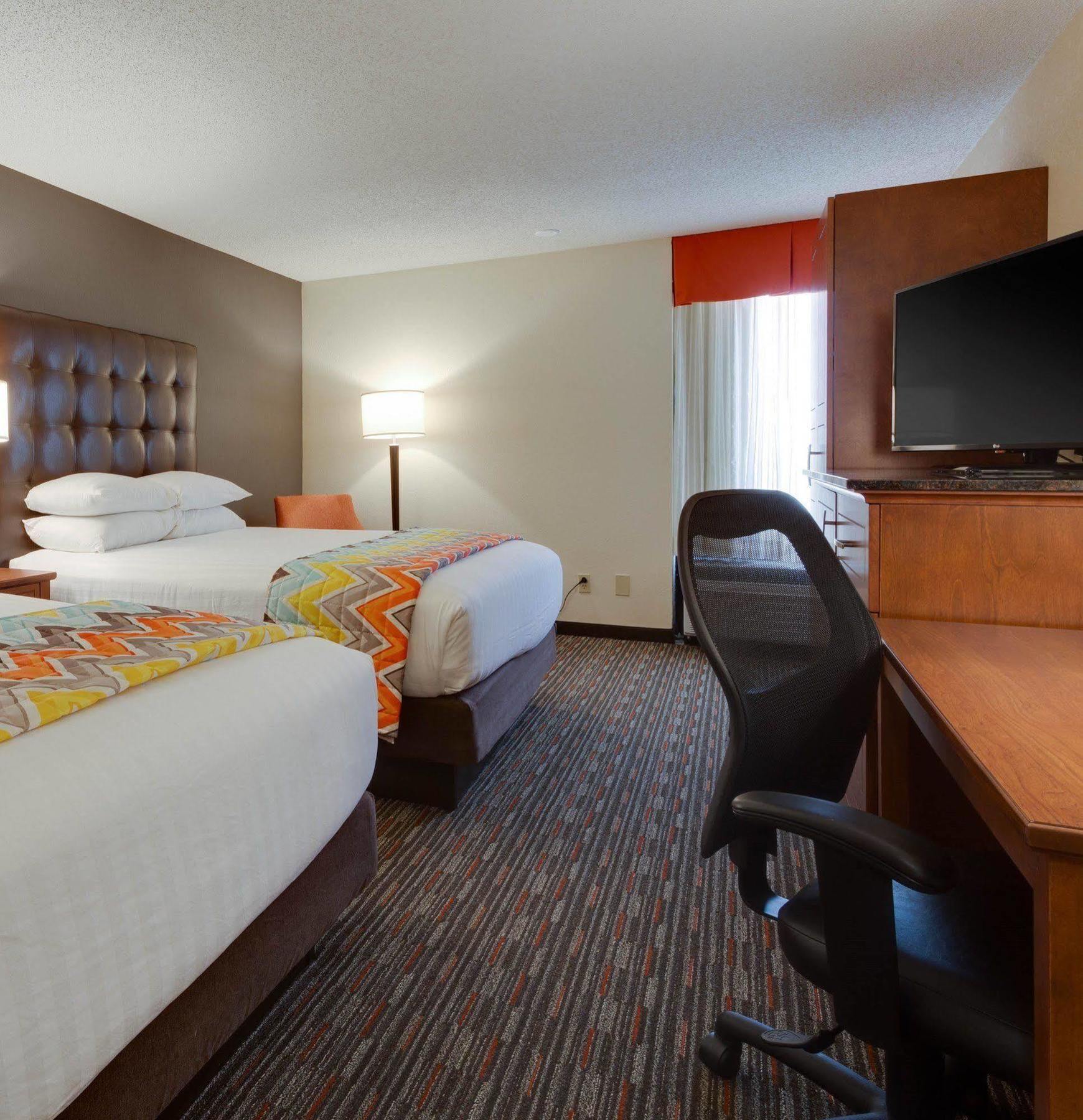 Drury Inn & Suites Columbia Stadium Boulevard エクステリア 写真